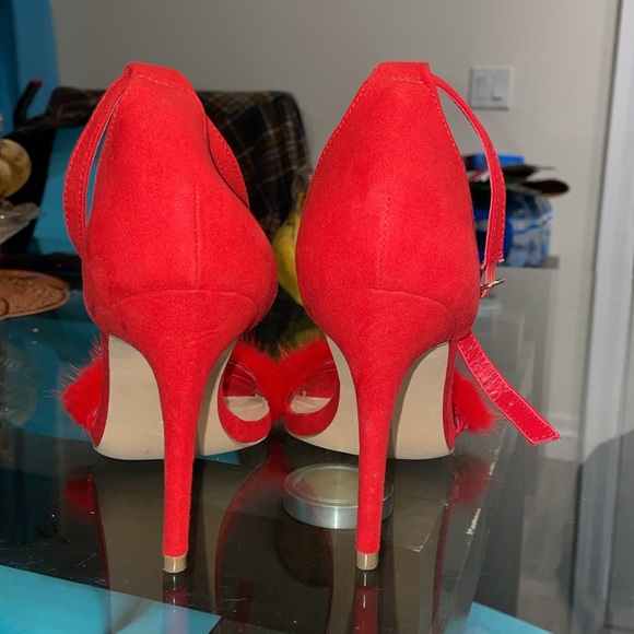 FREE WITH PURCHASE LILIANA HEELS 👠 WITH FURR - Picture 4 of 5